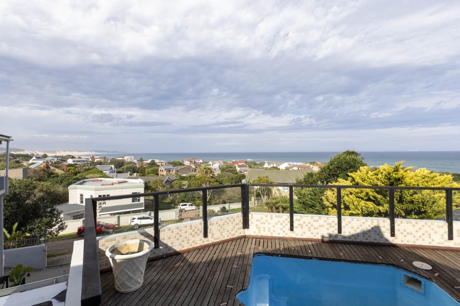 8 Bedroom Property for Sale in West Beach Eastern Cape